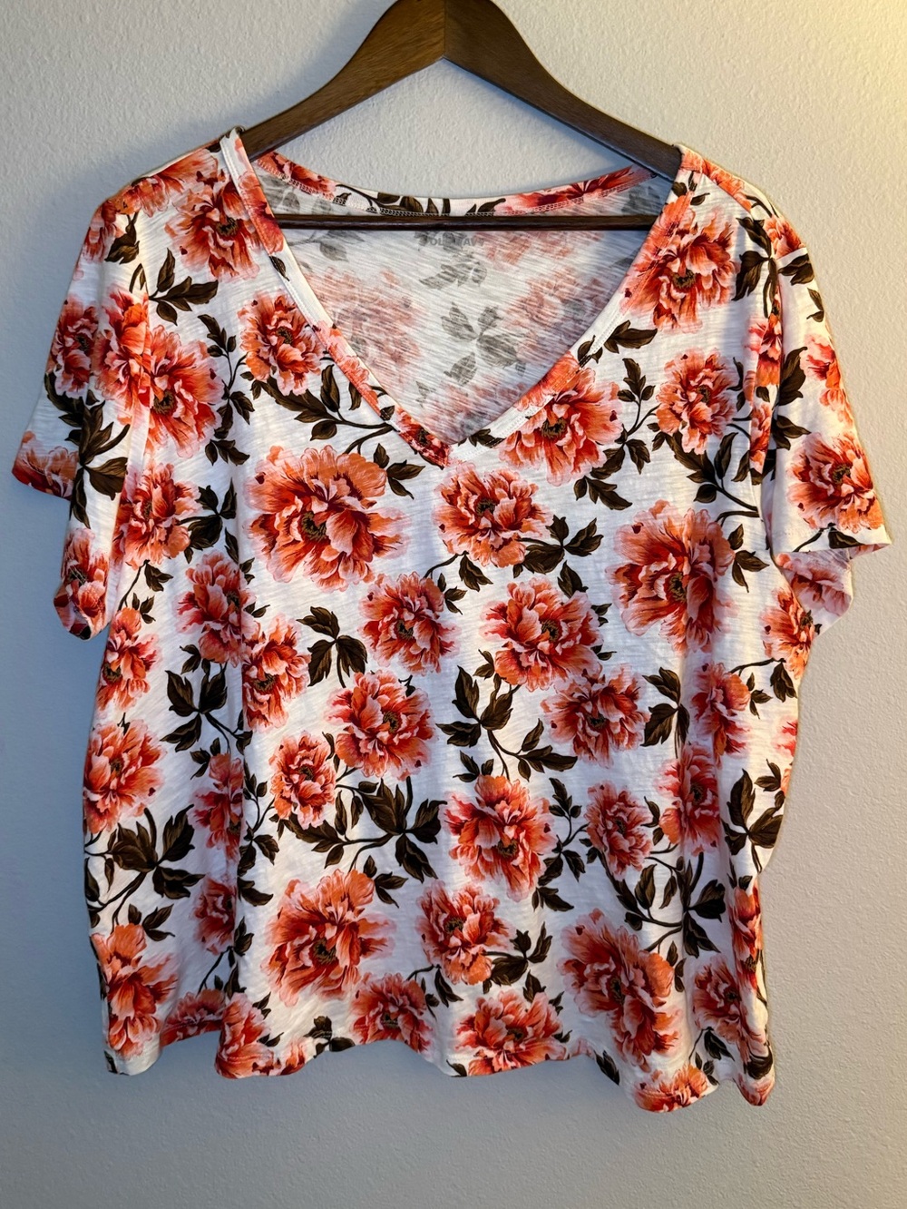 Old Navy Coral Floral V-Neck Short Sleeve Tee
